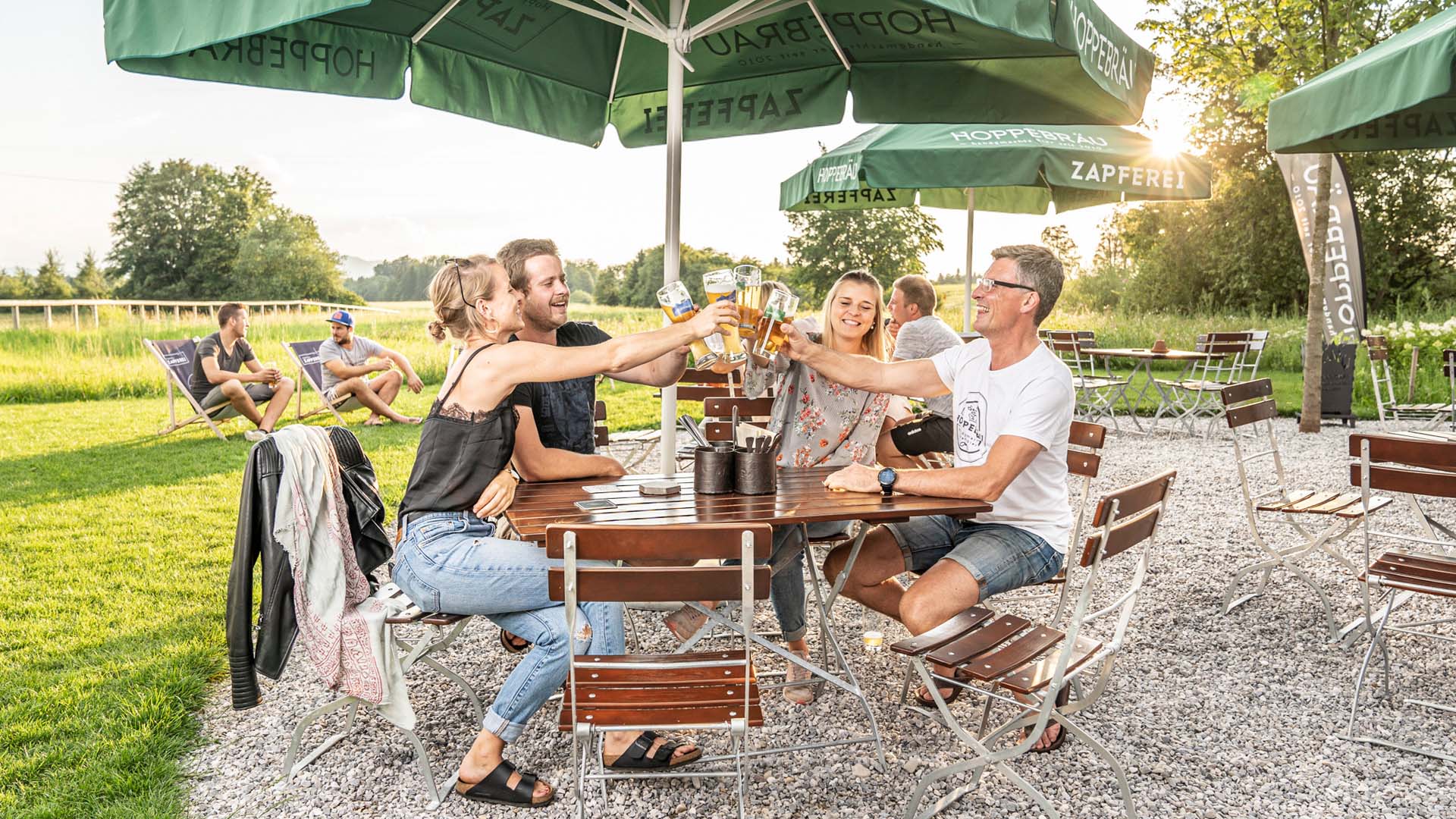 Pub garden outlet table and chairs